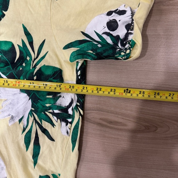 Men’s Large Tshirt by Brave Soul yellow shirt with palm leaves and skulls print - Picture 5 of 6